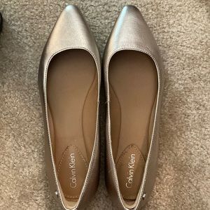 Calvin Klein gold/silver heels Sz: 6.5